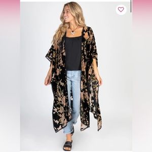 NATURAL LIFE Elegant Black Floral Kimono